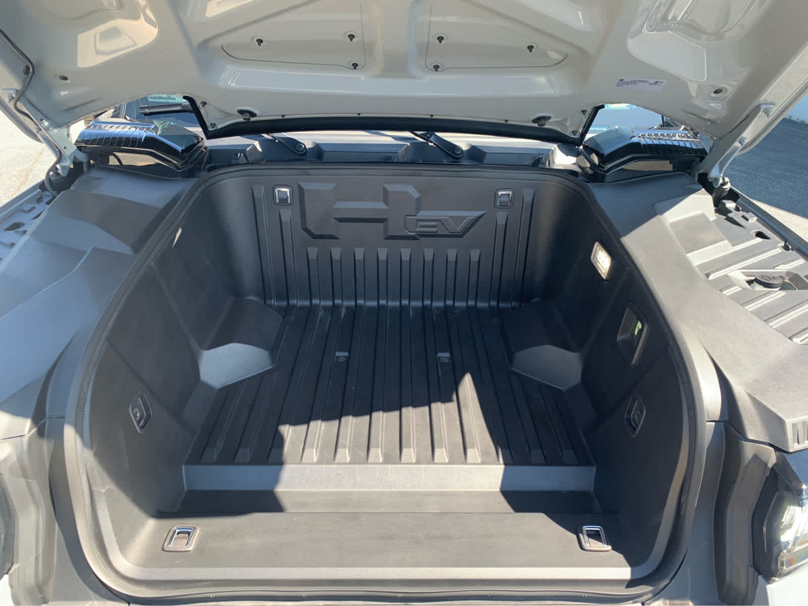 2024 GMC HUMMER EV SUV 2X