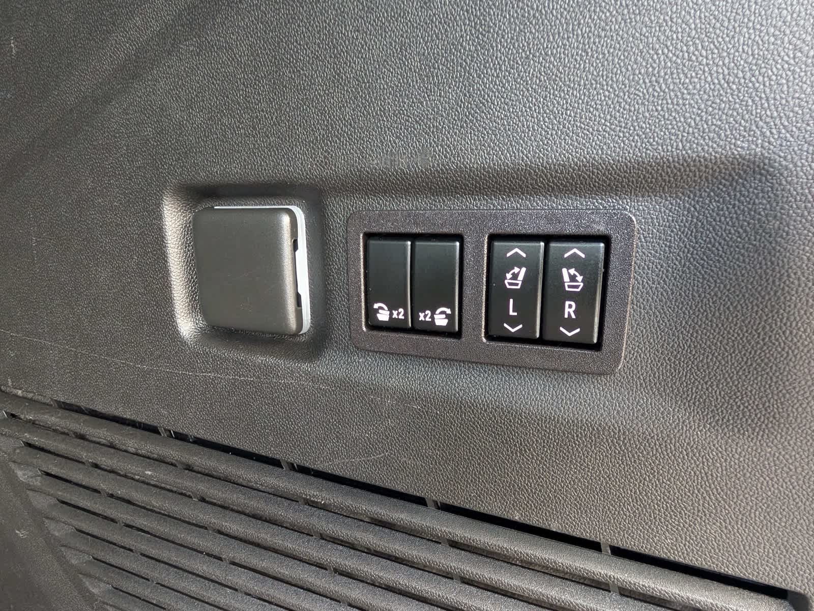 2023 GMC Yukon XL AT4