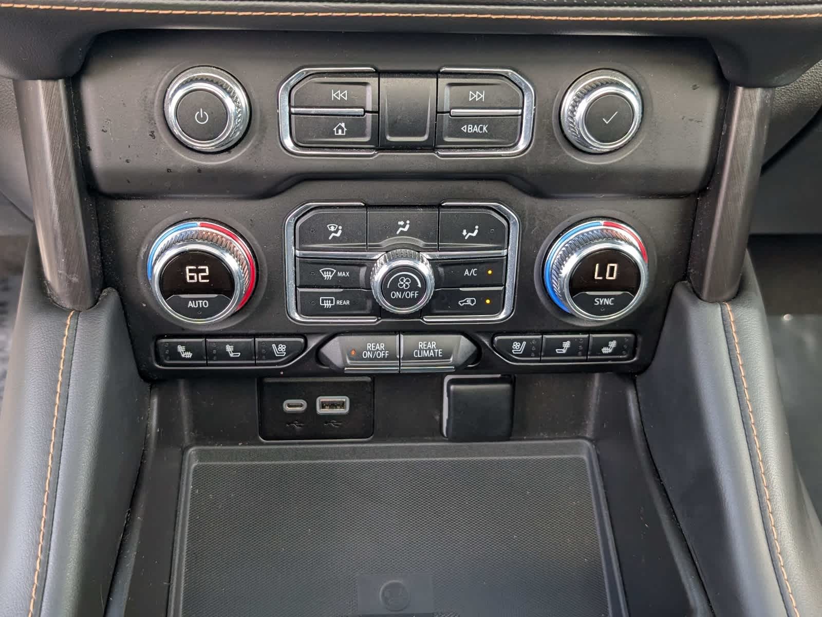 2023 GMC Yukon XL AT4