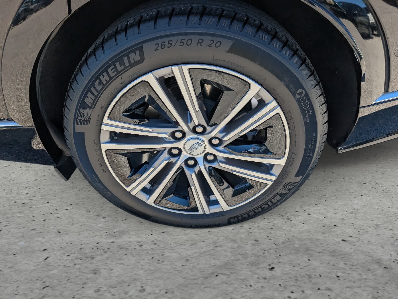 2024 Cadillac LYRIQ Luxury 1