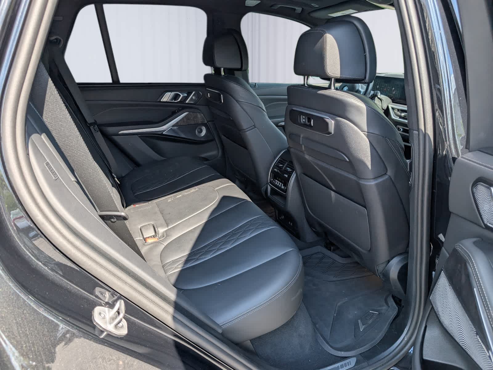 2025 BMW X5 M60i