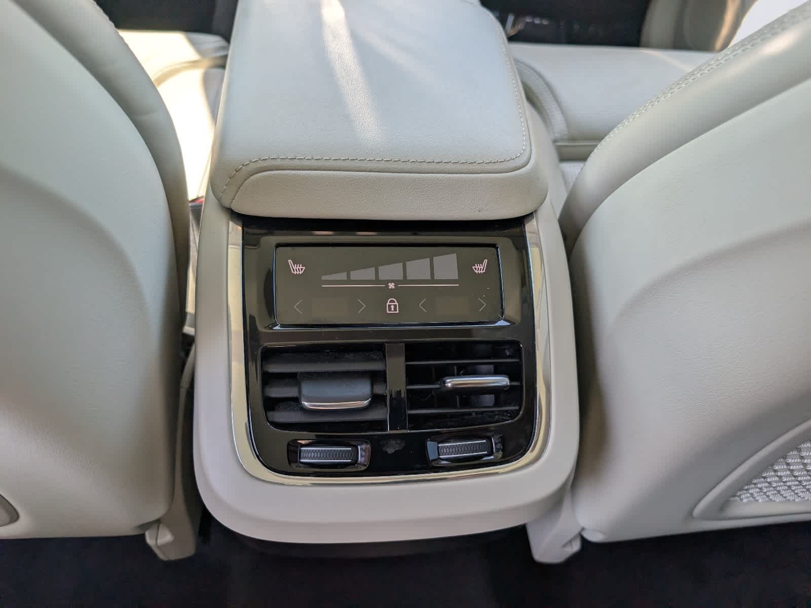 2022 Volvo XC60 B5 Inscription