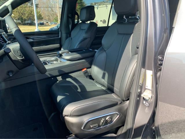 2024 Jeep Wagoneer Base