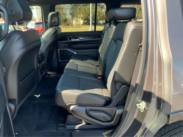 2024 Jeep Wagoneer Base