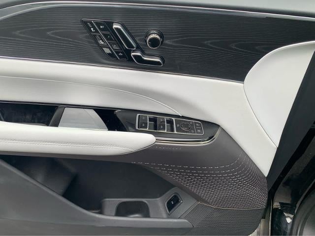 2024 Cadillac LYRIQ Luxury 1