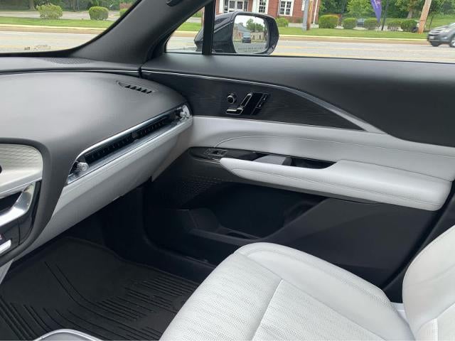 2024 Cadillac LYRIQ Luxury 1
