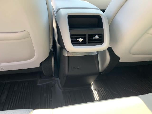 2024 Cadillac LYRIQ Luxury 1