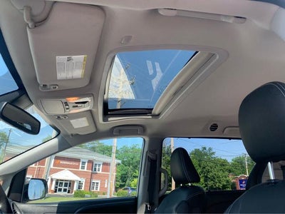 2019 Toyota Sienna SE