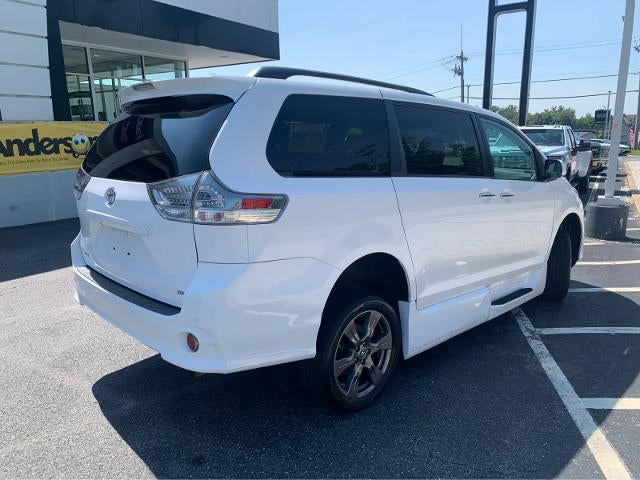 2019 Toyota Sienna SE