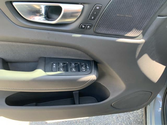 2022 Volvo XC60 Recharge Plug-In Hybrid T8 R-Design