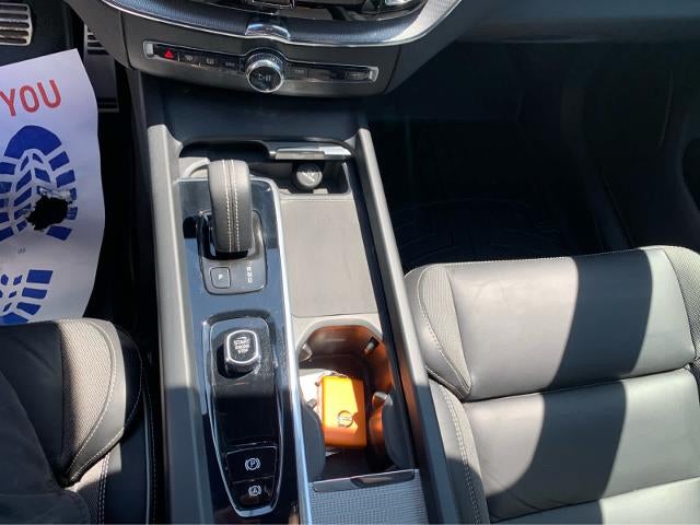2022 Volvo XC60 Recharge Plug-In Hybrid T8 R-Design